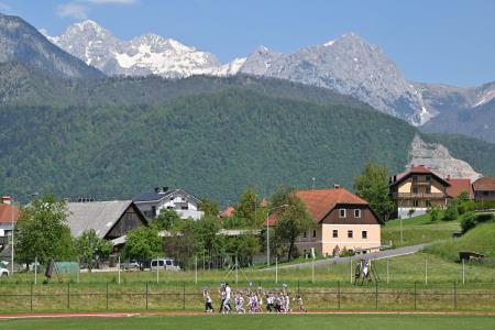 Čez dvesto kamniških otrok in športnikov s ponosom sprejelo in poneslo slovensko baklo (21)